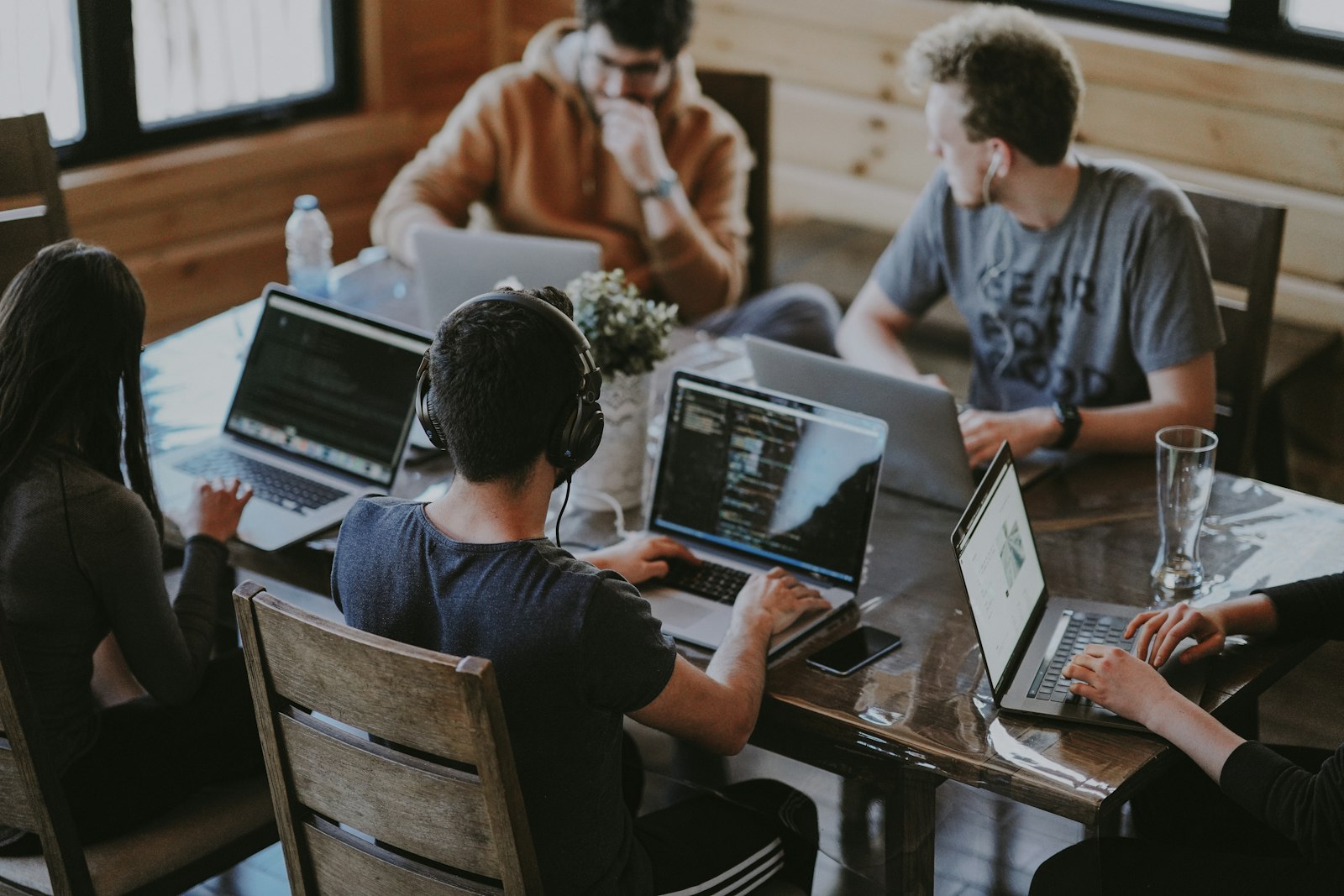 Entwickler-Team von TripleIn bei der Arbeit